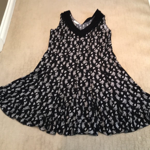 Flattering black and white flowy dress with double flap v neck collar. - Picture 1 of 15